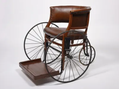 Historischer Rollstuhl